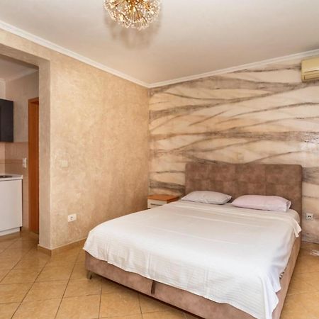 Ani Apartmani Dobra Voda Exterior foto